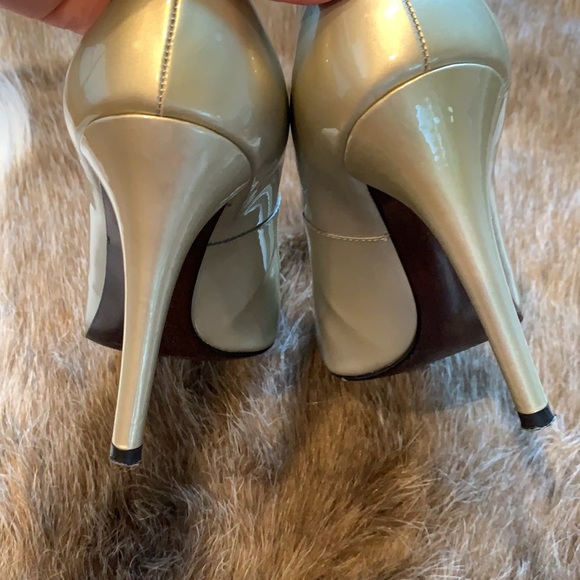 Stuart Weitzman metalic heels - Picture 5 of 10